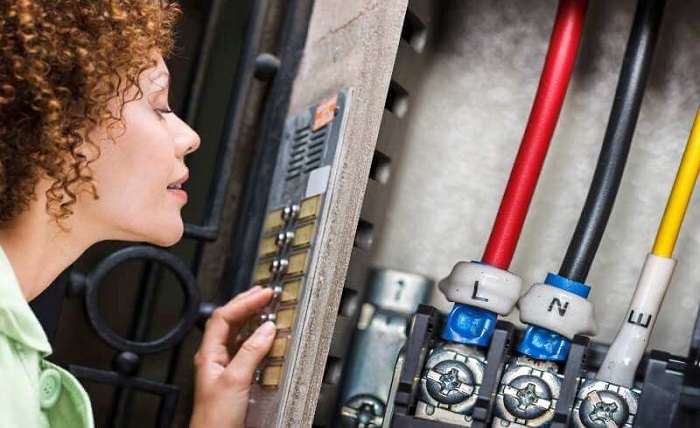 Wired vs. Wireless Intercoms for Commercial Buildings